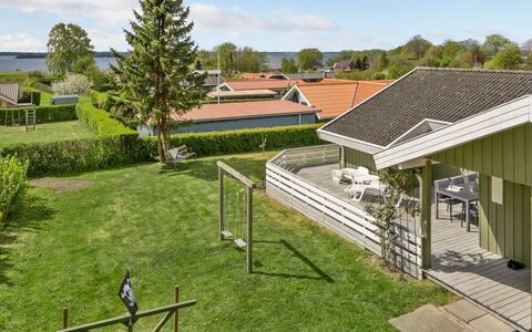 Guldborg - 400M to the Fjord: Barrio Residencial, Casa, Casa, Techo, Inmuebles, Césped, Cabaña, Jardín, Yarda, Vía Muerta