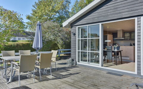 Leandra - 600M from the Sea