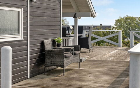 Annvy - 200M from the Sea: Mueble, Diseño De Interiores, Piso, Madera, Suelo, Techo, Suelos De Madera, Silla, Mesa, Encendiendo