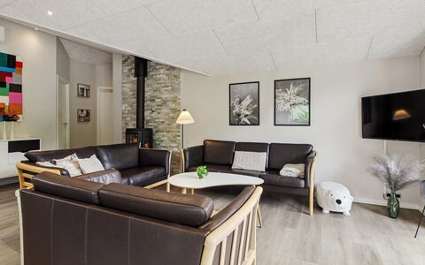 Eylar - 28Km from the Sea: Mueble, Diseño De Interiores, Piso, Pared, Suelo, Techo, Sofá, Madera, Sala, Habitación