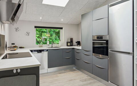 Eylar - 28Km from the Sea: Cocina, Mostrador, Aparato De Cocina, Electrodoméstico, Diseño De Interiores, Piso, Gabinetes, Electrodoméstico, Techo, Mueble