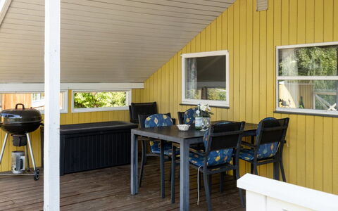 Hannelise - 30Km from the Sea: Madera, Piso, Suelo, Diseño De Interiores, Techo, Mueble, Suelos De Madera, Porche, Manchas De Madera, Madera Dura