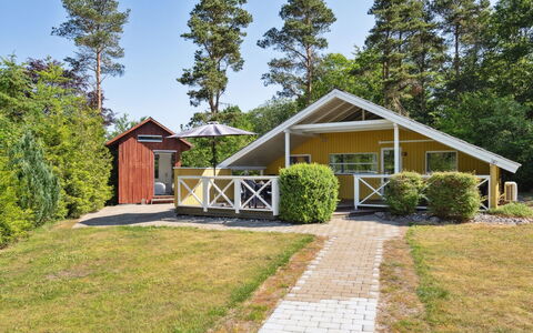 Hannelise - 30Km from the Sea: Casa, Techo, Cabaña, Casa, Sombra, Inmuebles, Jardín, Edificios Del Jardín, Paisajismo, Porche