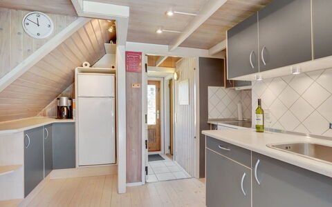 Ødke - 3.5Km from the Sea: Piso, Madera, Diseño De Interiores, Techo, Cocina, Suelo, Mostrador, Electrodoméstico, Habitación, Encendiendo