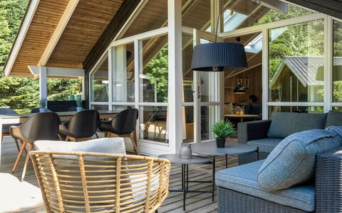 Anastaja - 12Km from the Sea: Mueble, Diseño De Interiores, Piso, Madera, Suelo, Techo, Suelos De Madera, Silla, Mesa, Encendiendo