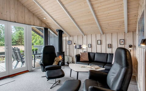 Tecla - 12Km from the Sea: Madera, Diseño De Interiores, Techo, Mueble, Casa, Silla, Lámpara, Sala, Departamento, Madera Dura