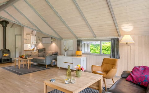 Torben - 10Km from the Sea: Diseño De Interiores, Mueble, Piso, Madera, Techo, Suelo, Sofá, Habitación, Sala, Suelos De Madera