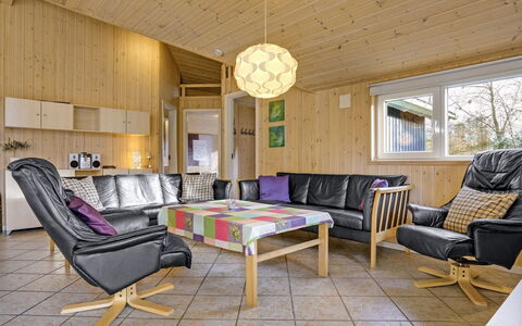 Tyki - 12Km from the Sea: Madera, Techo, Casa, Casa, Diseño De Interiores, Mueble, Cabaña, Sala, Habitación, Lámpara