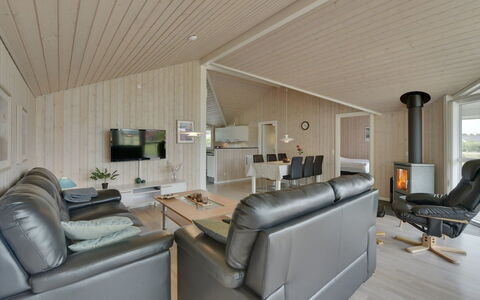 Harth - 700M to the Fjord: Diseño De Interiores, Techo, Madera, Piso, Mueble, Sofá, Sala, Suelo, Habitación, Casa