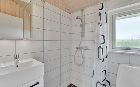 Harth - 700M to the Fjord: Arreglo De Tubería, Piso, Madera, Suelo, Diseño De Interiores, Baño, Lavabo Del Baño, Lavabo, Grifo, Techo