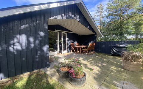 Ottilie - 350M to the Fjord: Casa, Cabaña, Sombra, Vía Muerta, Yarda, Patio Interior, Jardín, Paisajismo, Inmuebles, Edificios Del Jardín