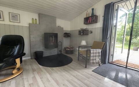 Ottilie - 350M to the Fjord: Piso, Suelo, Madera, Diseño De Interiores, Suelos De Madera, Mueble, Casa, Habitación, Madera Dura, Sala
