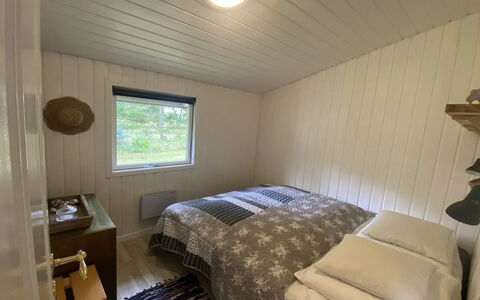 Ottilie - 350M to the Fjord: Madera, Habitación, Piso, Suelo, Cama, Sábana, Lecho, Techo, Diseño De Interiores, Marco De La Cama