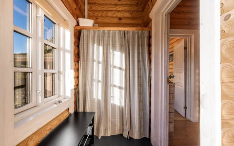 Rajka - 300M to the Fjord: Techo, Cabaña, Casa, Sombra, Vía Muerta, Casa De Campo, Porche, Estructura Al Aire Libre, Edificios Del Jardín