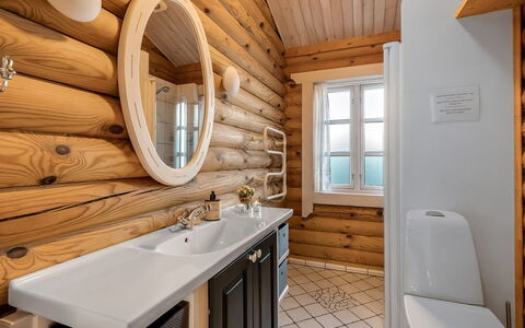 Rajka - 300M to the Fjord: Techo, Cabaña, Casa, Sombra, Vía Muerta, Casa De Campo, Porche, Estructura Al Aire Libre, Edificios Del Jardín