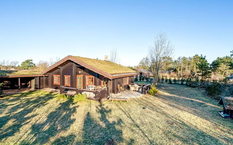 Rajka - 300M to the Fjord: Techo, Cabaña, Casa, Sombra, Vía Muerta, Casa De Campo, Porche, Estructura Al Aire Libre, Edificios Del Jardín