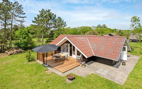 Cornelia - 100M to the Fjord: Madera, Techo, Arquitectura, Casa, Casa, Cabaña, Vía Muerta, Madera Dura, Pendiente, Inmuebles