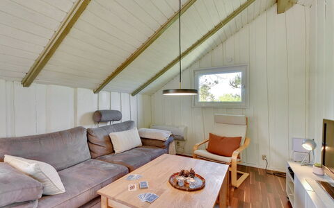 Cornelia - 100M to the Fjord: Madera, Techo, Arquitectura, Casa, Casa, Cabaña, Vía Muerta, Madera Dura, Pendiente, Inmuebles