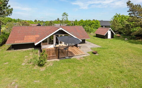 Cornelia - 100M to the Fjord: Madera, Techo, Arquitectura, Casa, Casa, Cabaña, Vía Muerta, Madera Dura, Pendiente, Inmuebles