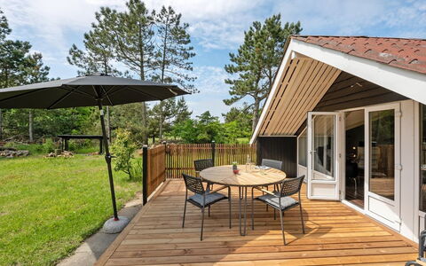 Cornelia - 100M to the Fjord: Madera, Techo, Arquitectura, Casa, Casa, Cabaña, Vía Muerta, Madera Dura, Pendiente, Inmuebles
