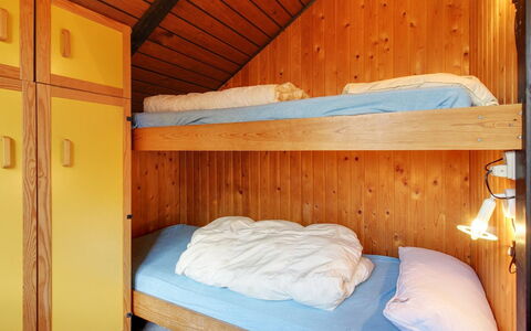 Ingwin - 250M to the Fjord: Madera, Techo, Habitación, Cama, Piso, Suelo, Manchas De Madera, Madera Dura, Marco De La Cama, Habitación