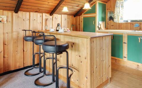Ingwin - 250M to the Fjord: Madera, Piso, Manchas De Madera, Techo, Mostrador, Gabinetes, Cocina, Madera Dura, Barniz, Lámpara
