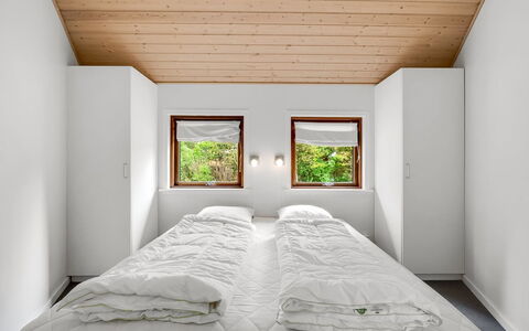 Reiner - 300M to the Fjord: Pared, Madera, Diseño De Interiores, Techo, Habitación, Piso, Suelo, Cama, Habitación, Lecho