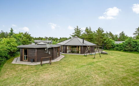 Reiner - 300M to the Fjord: Hierba, Madera, Techo, El Terreno Del Lote, Área Rural, Casa, Cabaña, Sombra, Edificios Del Jardín, Jardín
