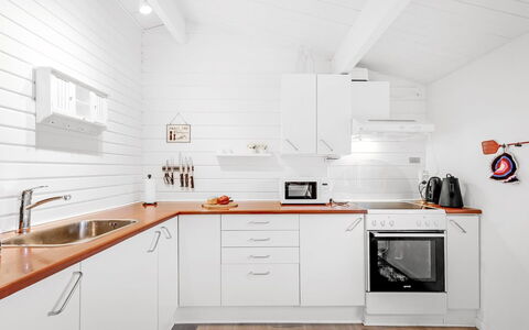 Staffan - 200M to the Fjord: Mueble, Diseño De Interiores, Piso, Madera, Suelo, Techo, Suelos De Madera, Silla, Mesa, Encendiendo