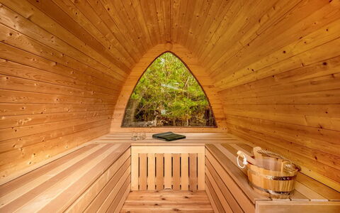 Toimi - 500M to the Fjord: Mueble, Diseño De Interiores, Piso, Madera, Suelo, Techo, Suelos De Madera, Silla, Mesa, Encendiendo