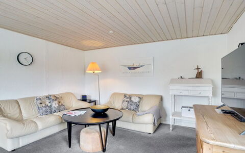 Fransiska - from the Sea: Mueble, Diseño De Interiores, Piso, Suelo, Techo, Madera, Habitación, Encendiendo, Sofá, Sala