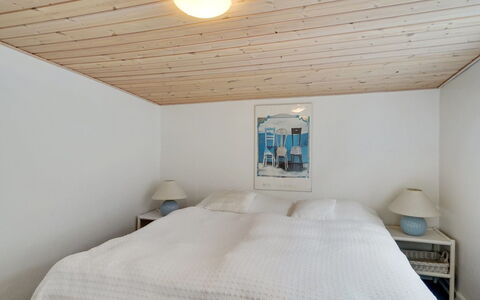 Fransiska - from the Sea: Pared, Habitación, Cama, Diseño De Interiores, Techo, Madera, Suelo, Piso, Sábana, Mueble