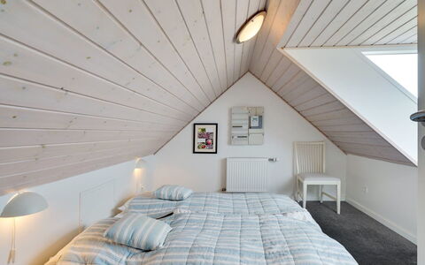 Fransiska - from the Sea: Habitación, Diseño De Interiores, Cama, Techo, Madera, Piso, Suelo, Mueble, Lecho, Sábana