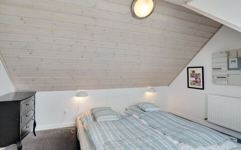Fransiska - from the Sea: Habitación, Madera, Techo, Diseño De Interiores, Cama, Piso, Suelo, Sábana, Lecho, Linos