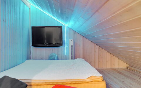 Nine - 200M from the Sea: Madera, Techo, Diseño De Interiores, Suelo, Piso, Encendiendo, Habitación, Habitación, Casa, Cama