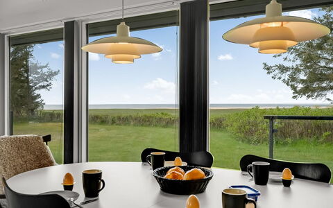 Aleida - 100M to the Fjord: Mueble, Diseño De Interiores, Piso, Madera, Suelo, Techo, Suelos De Madera, Silla, Mesa, Encendiendo