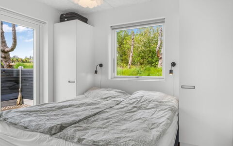 Elso - 600M to the Fjord: Madera, Habitación, Cama, Techo, Diseño De Interiores, Casa, Sábana, Lecho, Marco De La Cama, Habitación