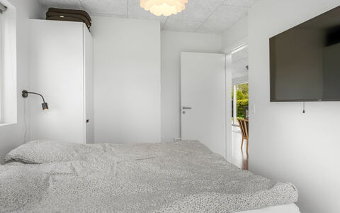 Elso - 600M to the Fjord: Diseño De Interiores, Pared, Piso, Habitación, Suelo, Techo, Madera, Mueble, Cama, Lámpara