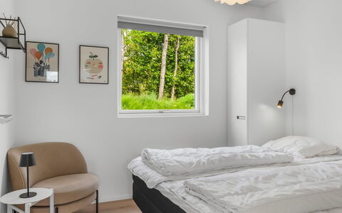 Elso - 600M to the Fjord: Diseño De Interiores, Cama, Habitación, Pared, Madera, Mueble, Techo, Lecho, Sábana, Suelo
