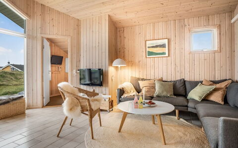 Tecumseh - 150M from the Sea: Mueble, Diseño De Interiores, Piso, Madera, Suelo, Techo, Suelos De Madera, Silla, Mesa, Encendiendo