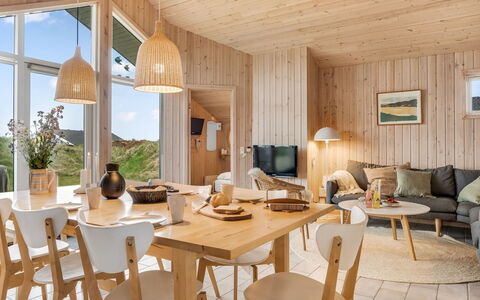 Tecumseh - 150M from the Sea: Mueble, Diseño De Interiores, Piso, Madera, Suelo, Techo, Suelos De Madera, Silla, Mesa, Encendiendo