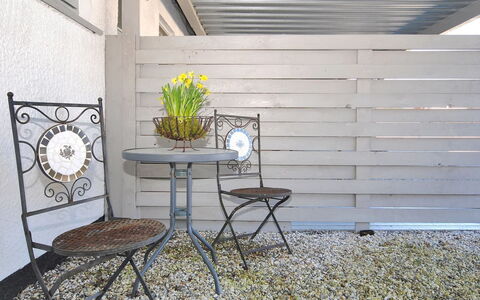 Rejhana - 500M to the Fjord: Mueble, Mueble Para Exteriores, Maceta, Mesa Al Aire Libre, Planta De Casa, Silla, Jardín, Patio, Madera Dura, Manchas De Madera