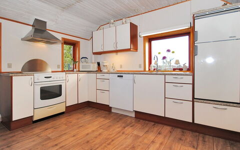 Palle - 2Km from the Sea: Piso, Diseño De Interiores, Madera, Suelo, Cocina, Techo, Mostrador, Suelos De Madera, Habitación, Mueble