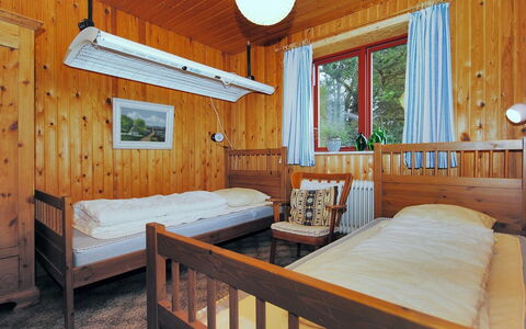 Palle - 2Km from the Sea: Mueble, Madera, Cama, Diseño De Interiores, Habitación, Suelo, Techo, Piso, Habitación, Marco De La Cama