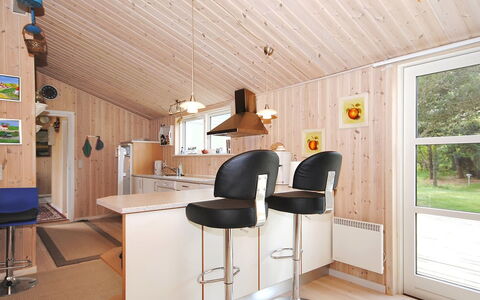 Tuomas - 200M to the Fjord: Madera, Mueble, Lámpara, Techo, Diseño De Interiores, Casa, Habitación, Cocina, Silla, Madera Dura