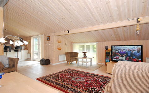 Tuomas - 200M to the Fjord: Madera, Techo, Diseño De Interiores, Mueble, Piso, Suelo, Habitación, Casa, Sala, Lámpara