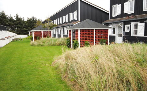Hermanda - 100M to the Fjord: Hierba, Cobertura Del Suelo, Césped, Jardín, Yarda, Paisajismo, Inmuebles, Sombra, Césped Artificial, Casa De Campo