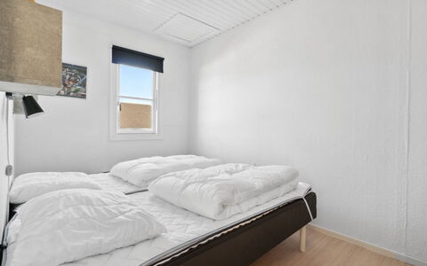 Hermanda - 100M to the Fjord: Pared, Madera, Habitación, Cama, Suelo, Lecho, Sábana, Piso, Techo, Marco De La Cama