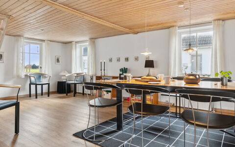 Gertina - 40M to the Fjord: Mueble, Diseño De Interiores, Piso, Madera, Suelo, Techo, Suelos De Madera, Silla, Mesa, Encendiendo