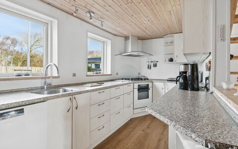 Gertina - 40M to the Fjord: Mueble, Diseño De Interiores, Piso, Madera, Suelo, Techo, Suelos De Madera, Silla, Mesa, Encendiendo